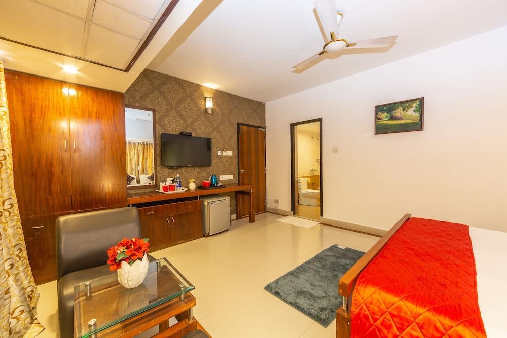 Treebo Trend Time Square Marine Drive Hotel Kochi Ngoại thất bức ảnh