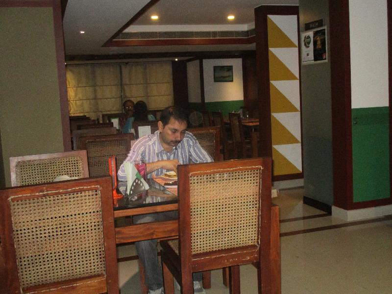 Treebo Trend Time Square Marine Drive Hotel Kochi Ngoại thất bức ảnh