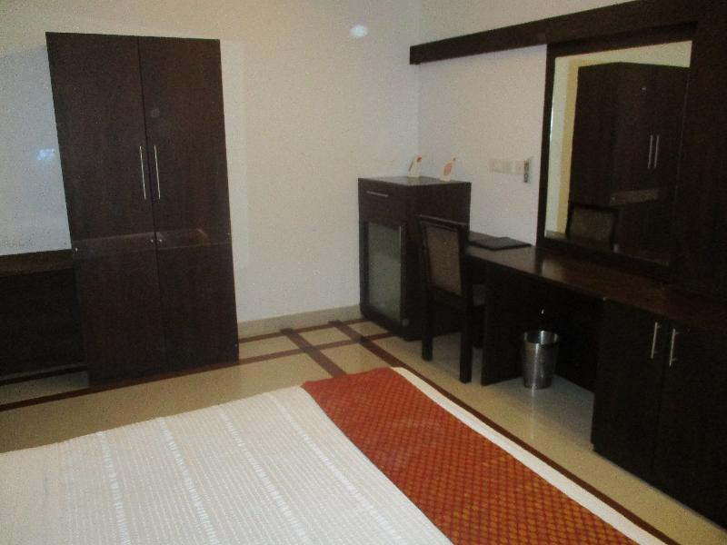 Treebo Trend Time Square Marine Drive Hotel Kochi Ngoại thất bức ảnh