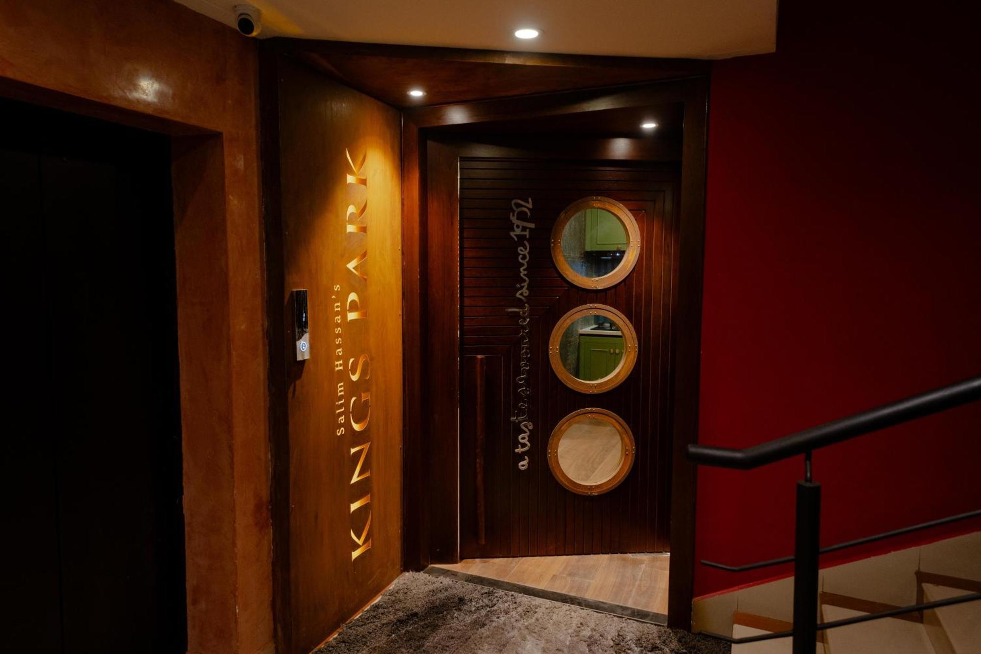 Treebo Trend Time Square Marine Drive Hotel Kochi Ngoại thất bức ảnh