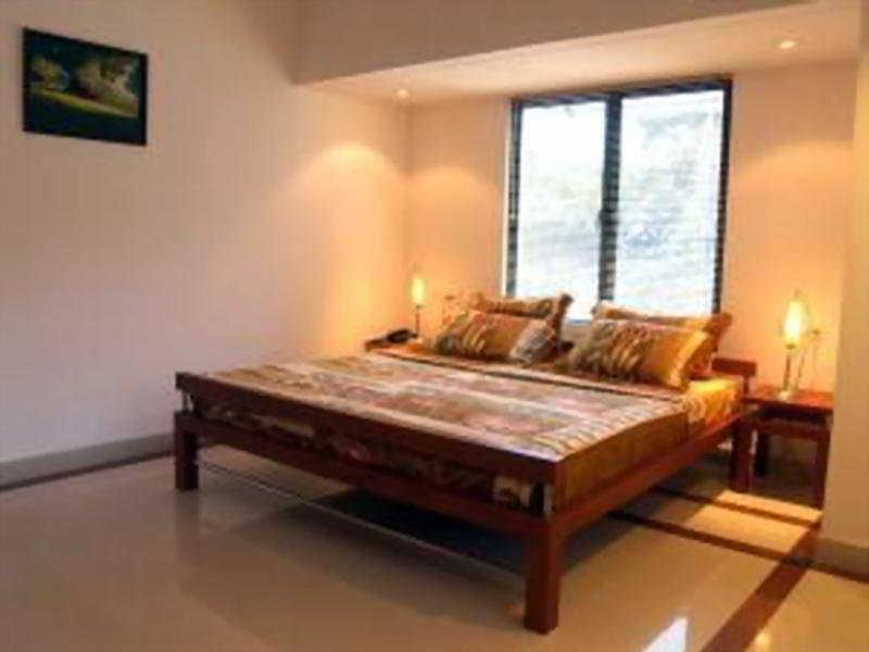Treebo Trend Time Square Marine Drive Hotel Kochi Phòng bức ảnh