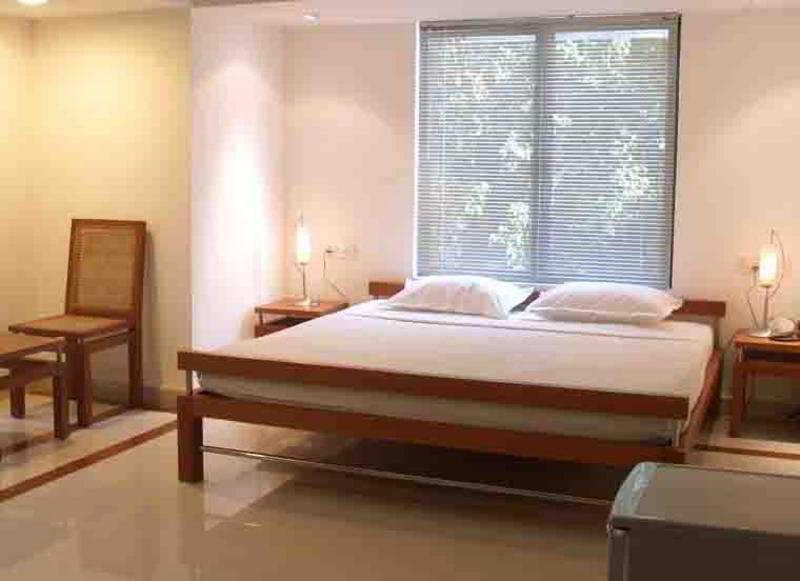 Treebo Trend Time Square Marine Drive Hotel Kochi Phòng bức ảnh