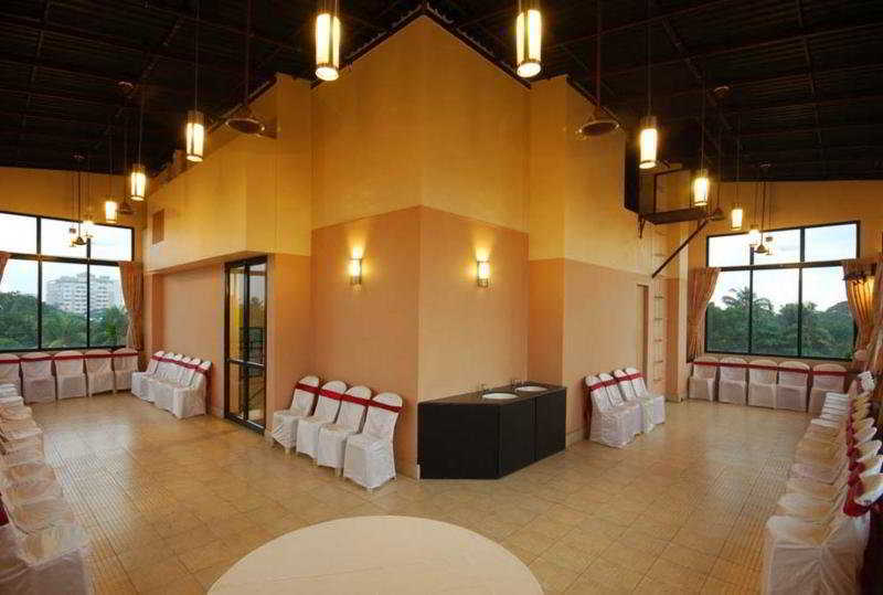 Treebo Trend Time Square Marine Drive Hotel Kochi Ngoại thất bức ảnh