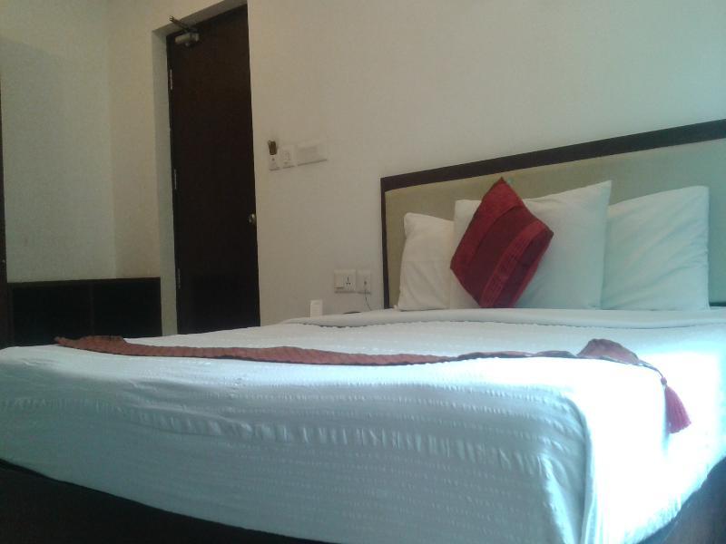 Treebo Trend Time Square Marine Drive Hotel Kochi Ngoại thất bức ảnh