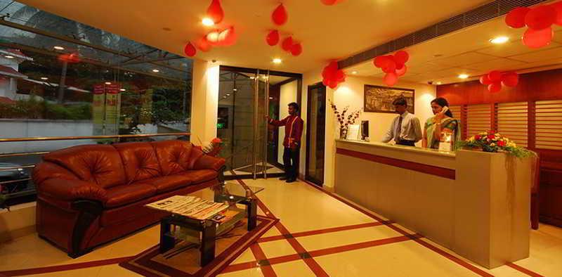 Treebo Trend Time Square Marine Drive Hotel Kochi Ngoại thất bức ảnh