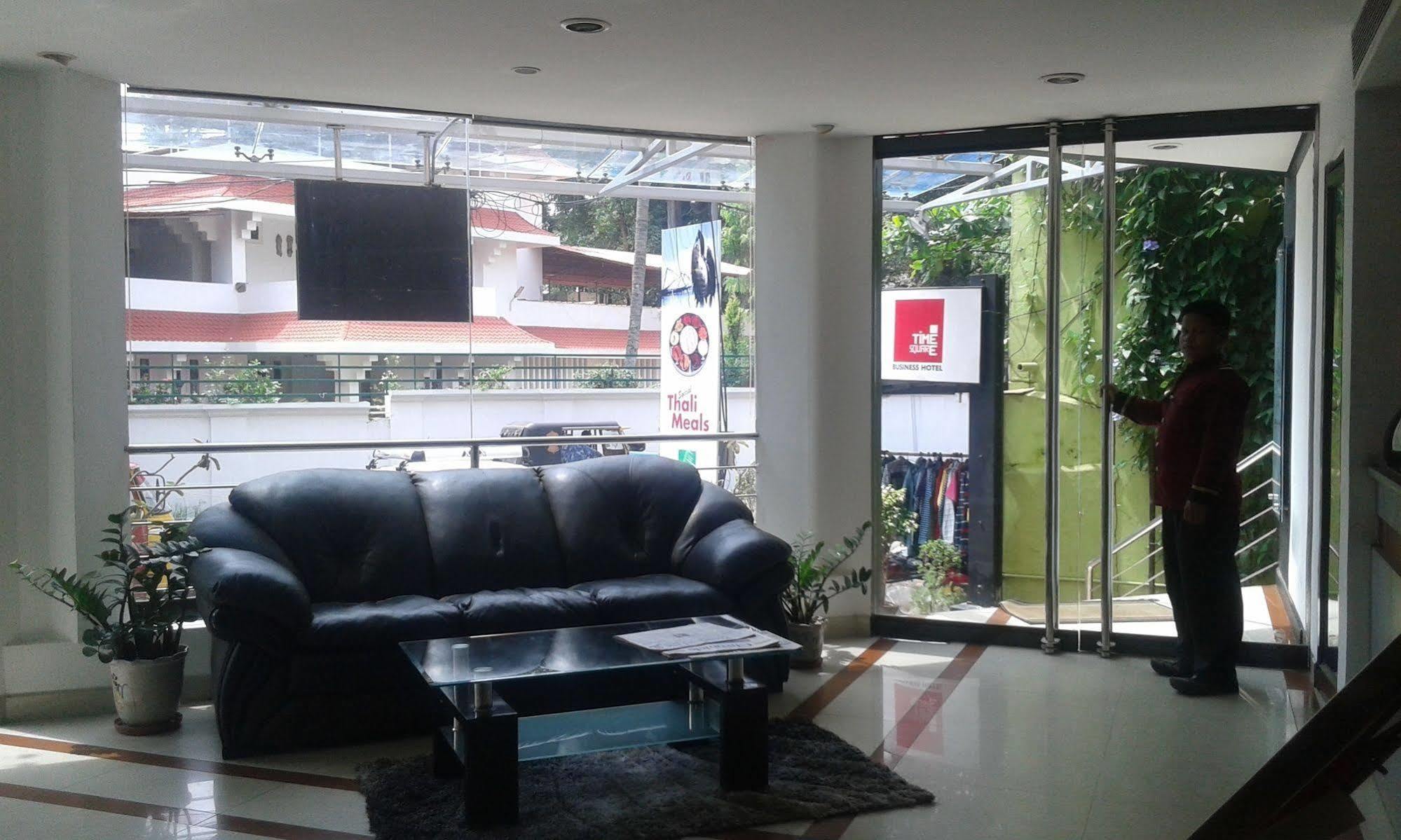 Treebo Trend Time Square Marine Drive Hotel Kochi Ngoại thất bức ảnh